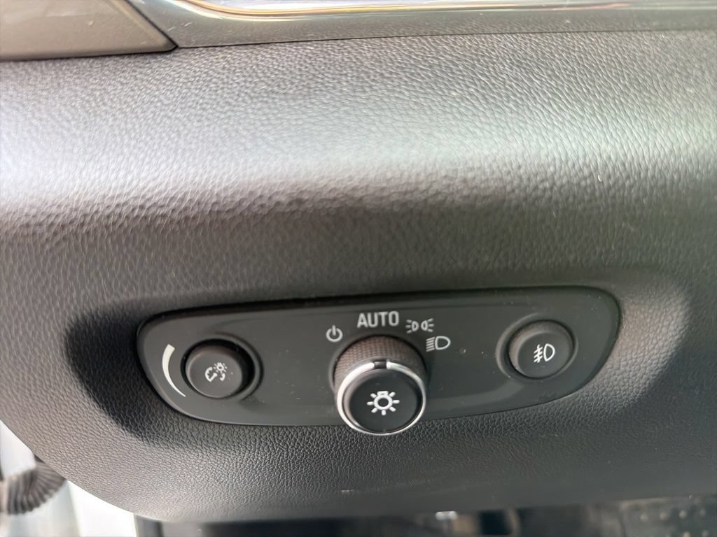 Used 2020 Chevrolet Traverse LT w/ LT Premium Package FWD image 18