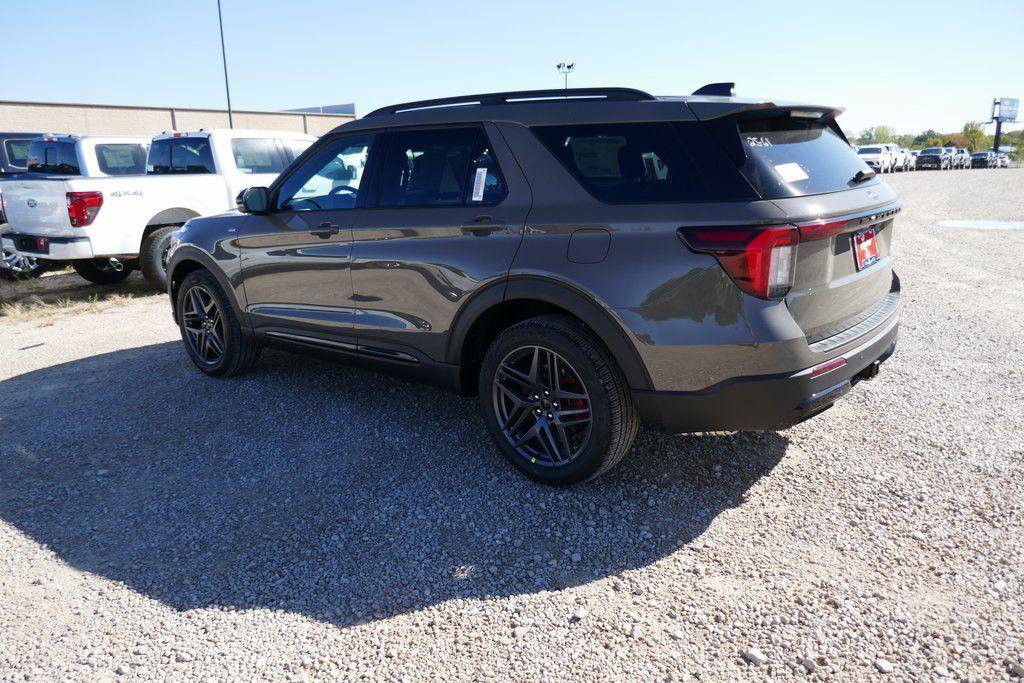 New 2026 Ford Explorer ST-Line w/ ST-Line Street Pack image 7