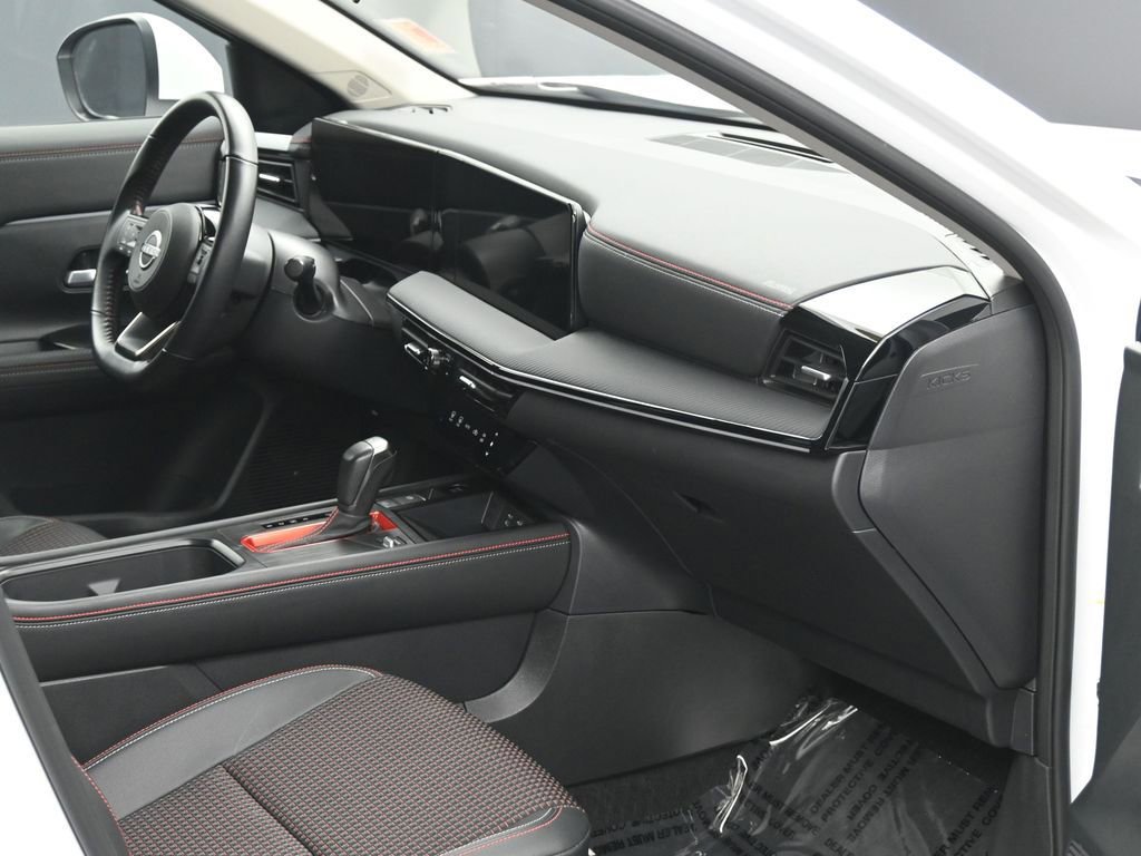Certified 2025 Nissan Kicks SR image 6