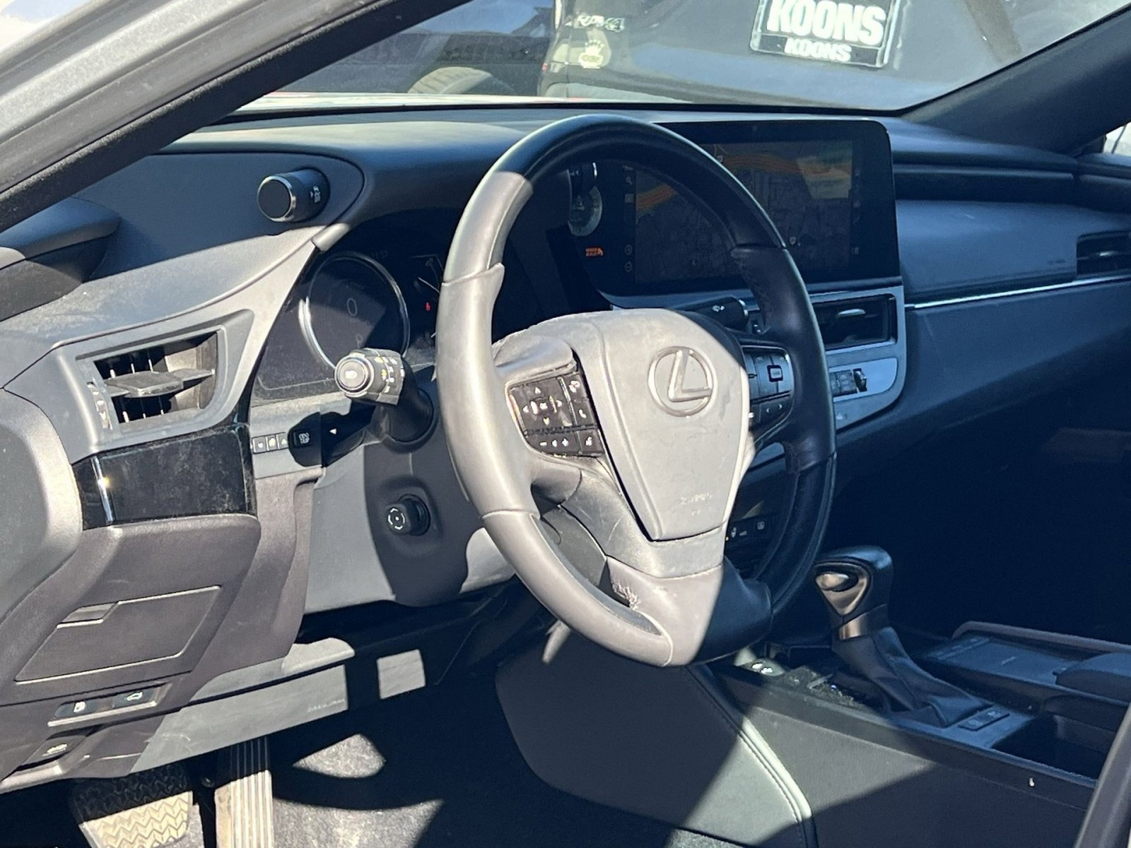 Used 2022 Lexus ES 300h w/ Luxury Package image 16