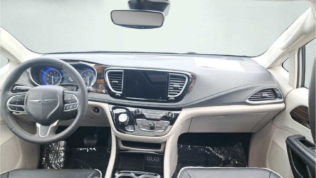 Used 2023 Chrysler Pacifica Limited FWD image 17