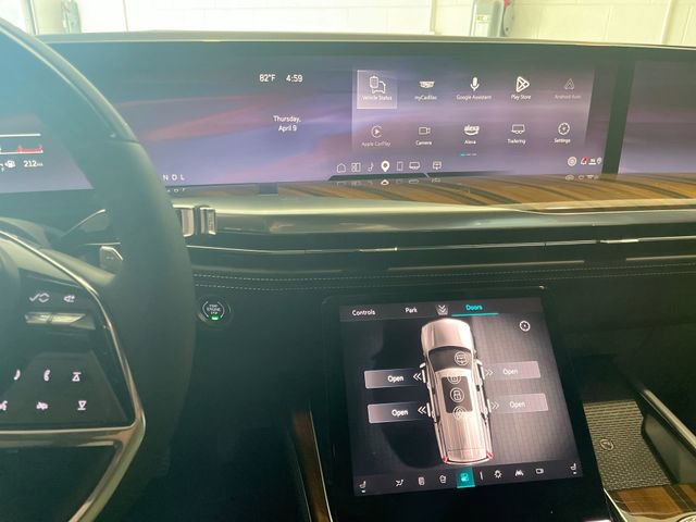 Certified 2025 Cadillac Escalade ESV Premium Luxury Platinum image 18