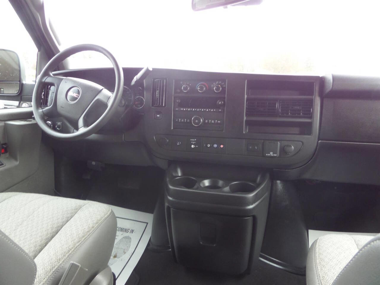 Used 2025 GMC Savana 2500 LT w/ LT Preferred Equipment Group RWD image 8