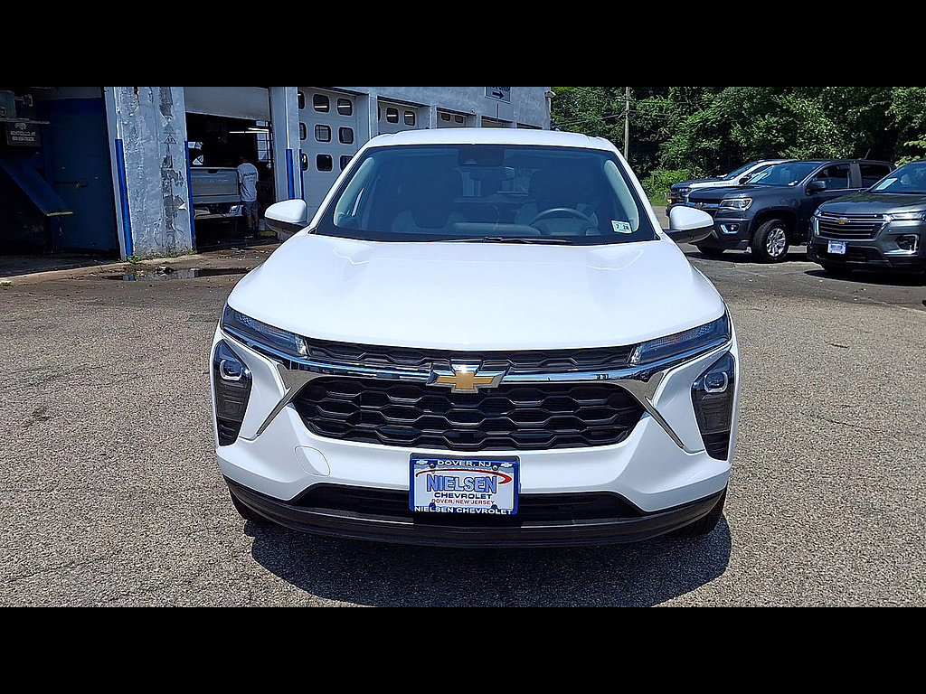 Certified 2024 Chevrolet Trax LS w/ LS Convenience Package FWD image 3