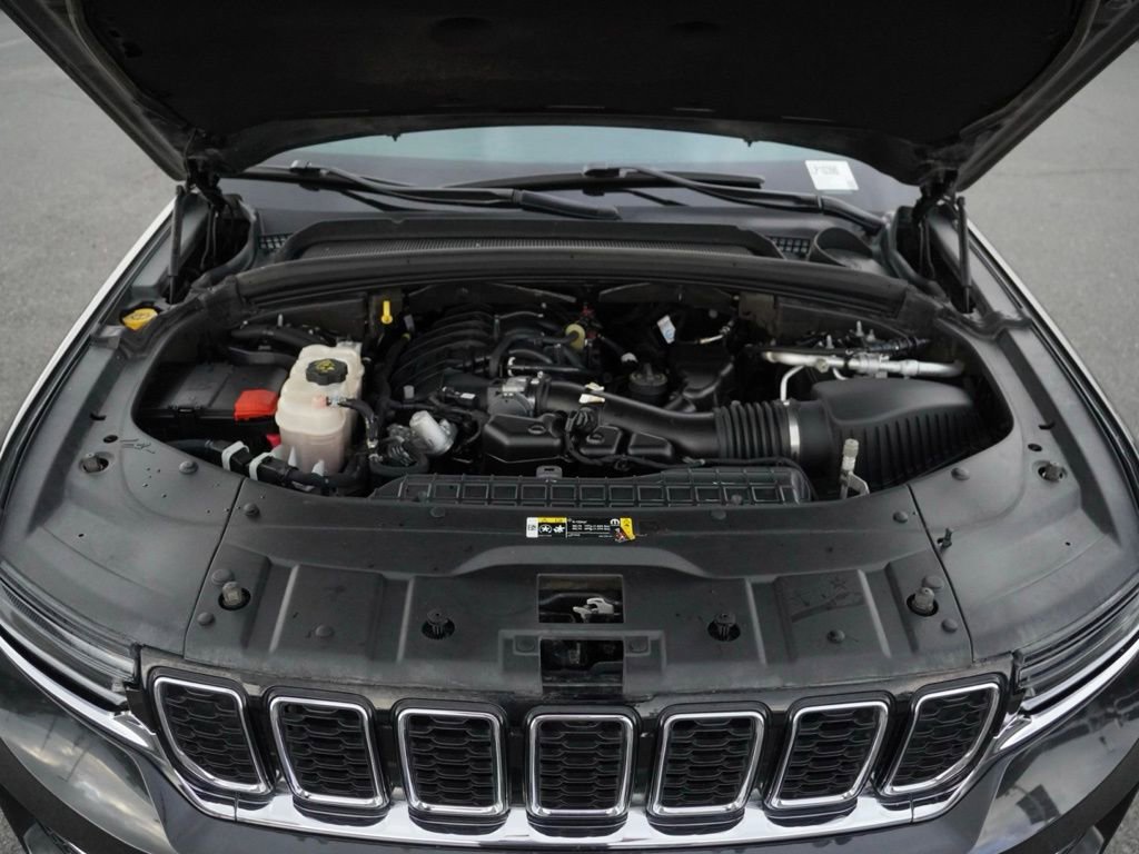 Used 2023 Jeep Grand Cherokee Limited image 26
