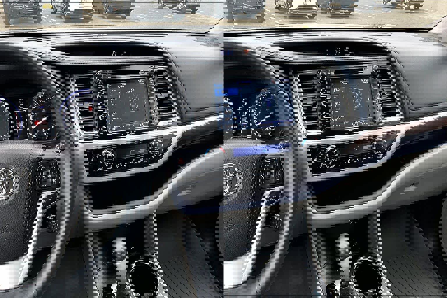 Certified 2016 Toyota Highlander Limited Platinum image 6