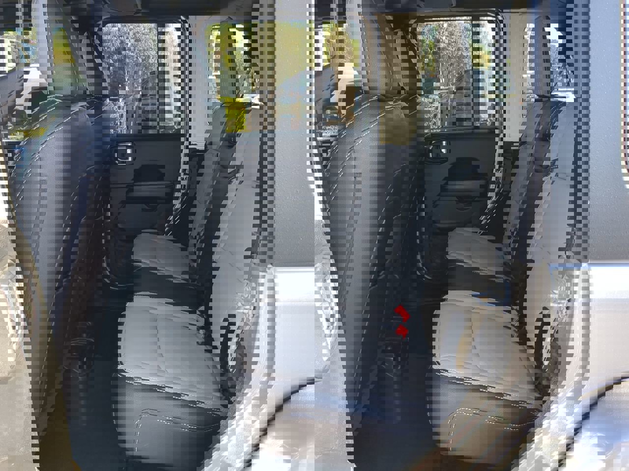 Used 2019 Jeep Wrangler Unlimited Sahara w/ Safety Group image 14