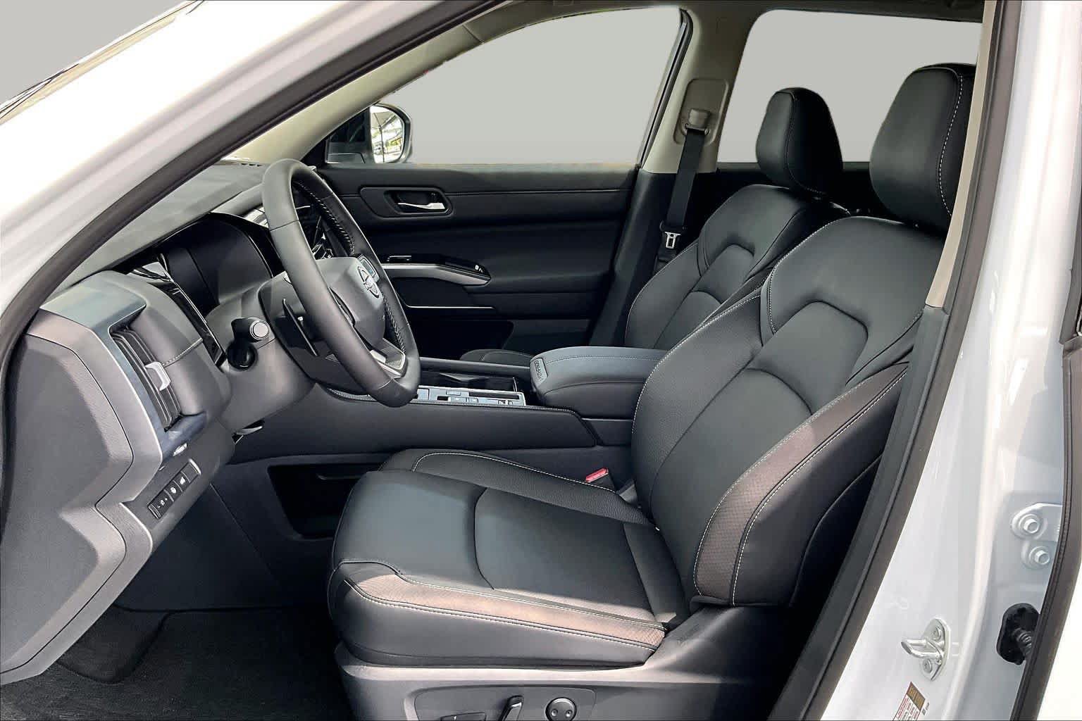 New 2026 Nissan Pathfinder SL FWD image 9