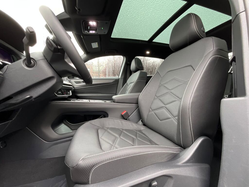 New 2025 Volkswagen Atlas Cross Sport SE image 13