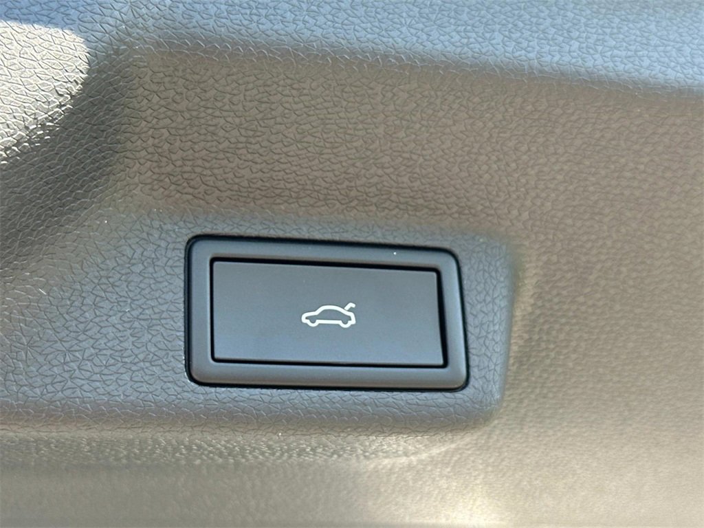 New 2025 Volkswagen ID. Buzz 1st Edition image 7