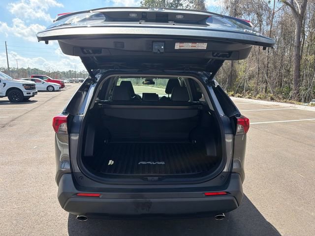 Used 2022 Toyota RAV4 XLE Premium image 9