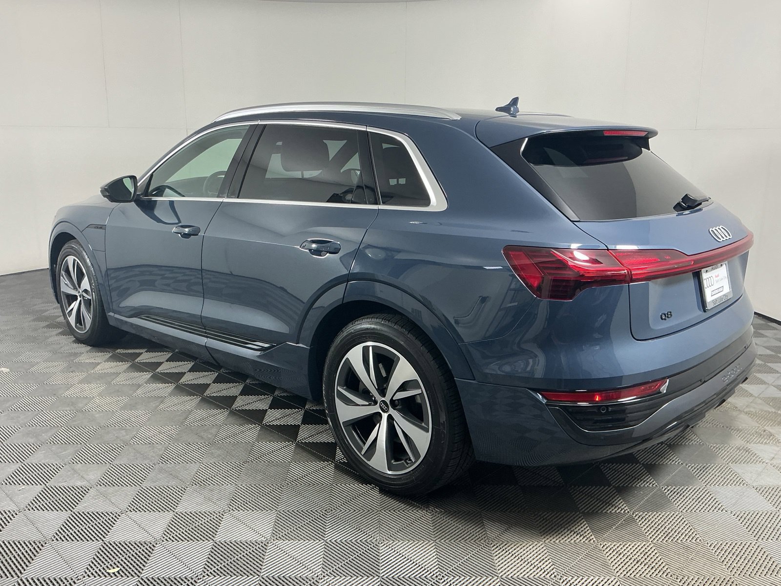 Used 2024 Audi Q8 e-tron Premium Plus w/ Premium Plus Package AWD/4WD image 7