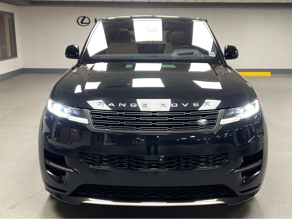 Used 2023 Land Rover Range Rover Sport SE Dynamic image 2