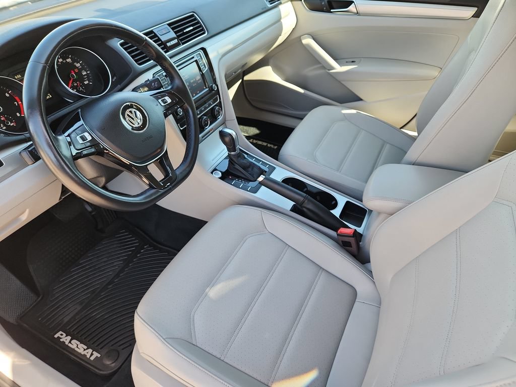 Used 2019 Volkswagen Passat 2.0T Wolfsburg w/ Wheels & Sunroof Package FWD image 8