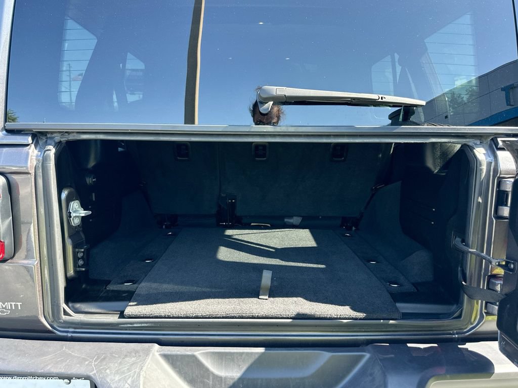Used 2025 Jeep Wrangler Unlimited Sahara AWD/4WD image 25