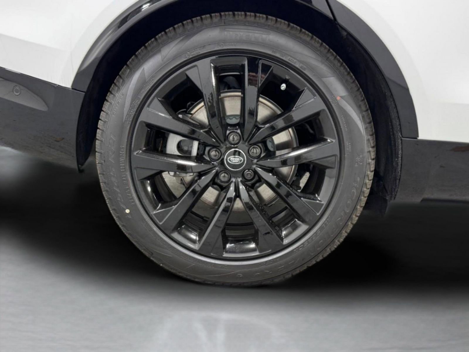 New 2026 Land Rover Discovery Dynamic SE image 36