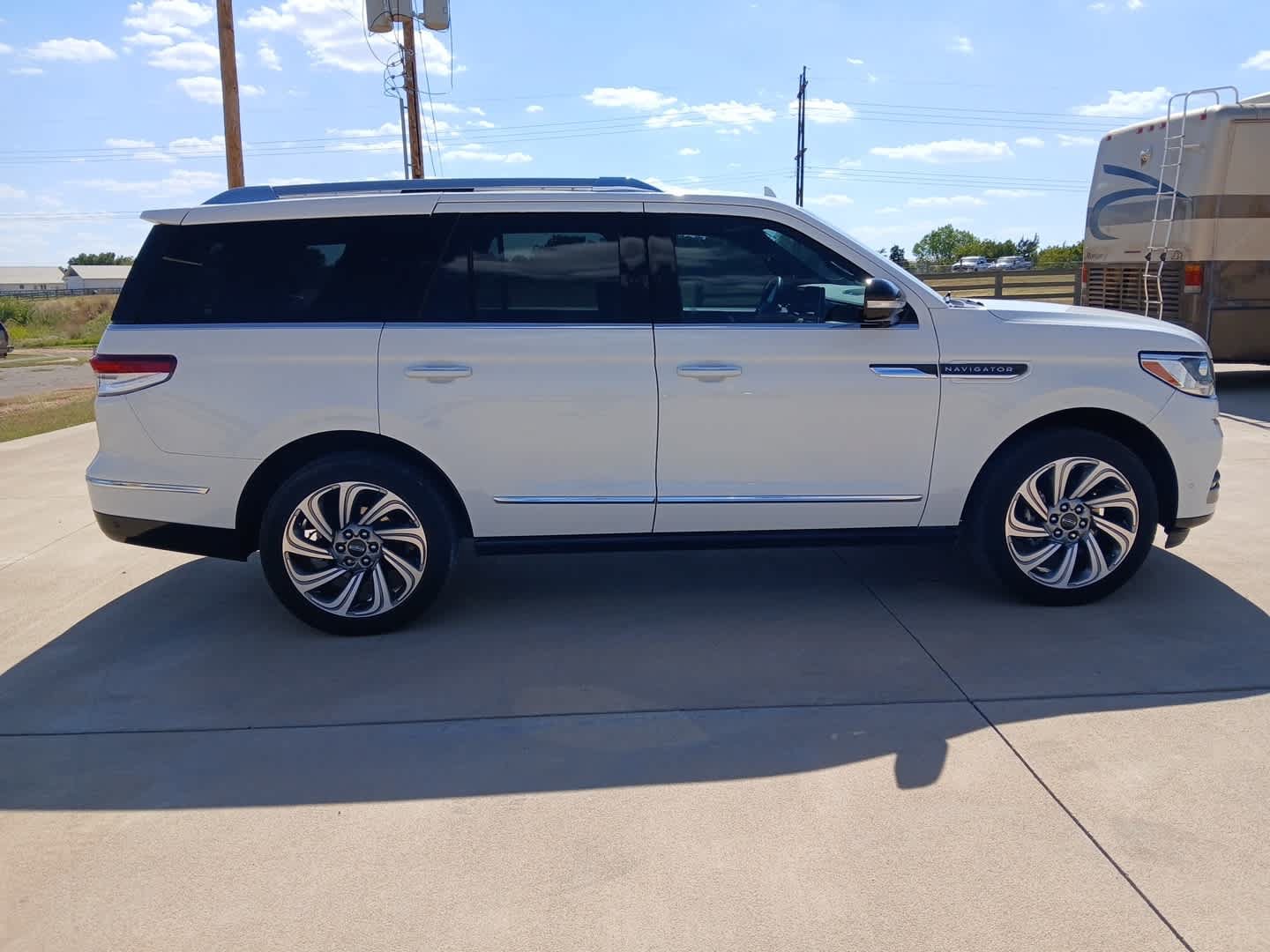 Used 2024 Lincoln Navigator Reserve AWD/4WD image 7