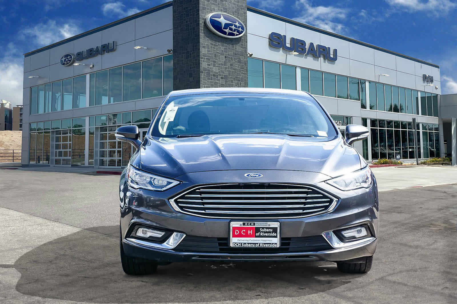 Used 2017 Ford Fusion SE w/ Fusion SE Technology Package FWD image 2