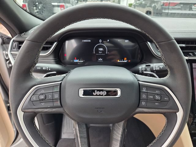 Certified 2024 Jeep Grand Cherokee Limited w/ Luxury Tech Group II AWD/4WD image 30