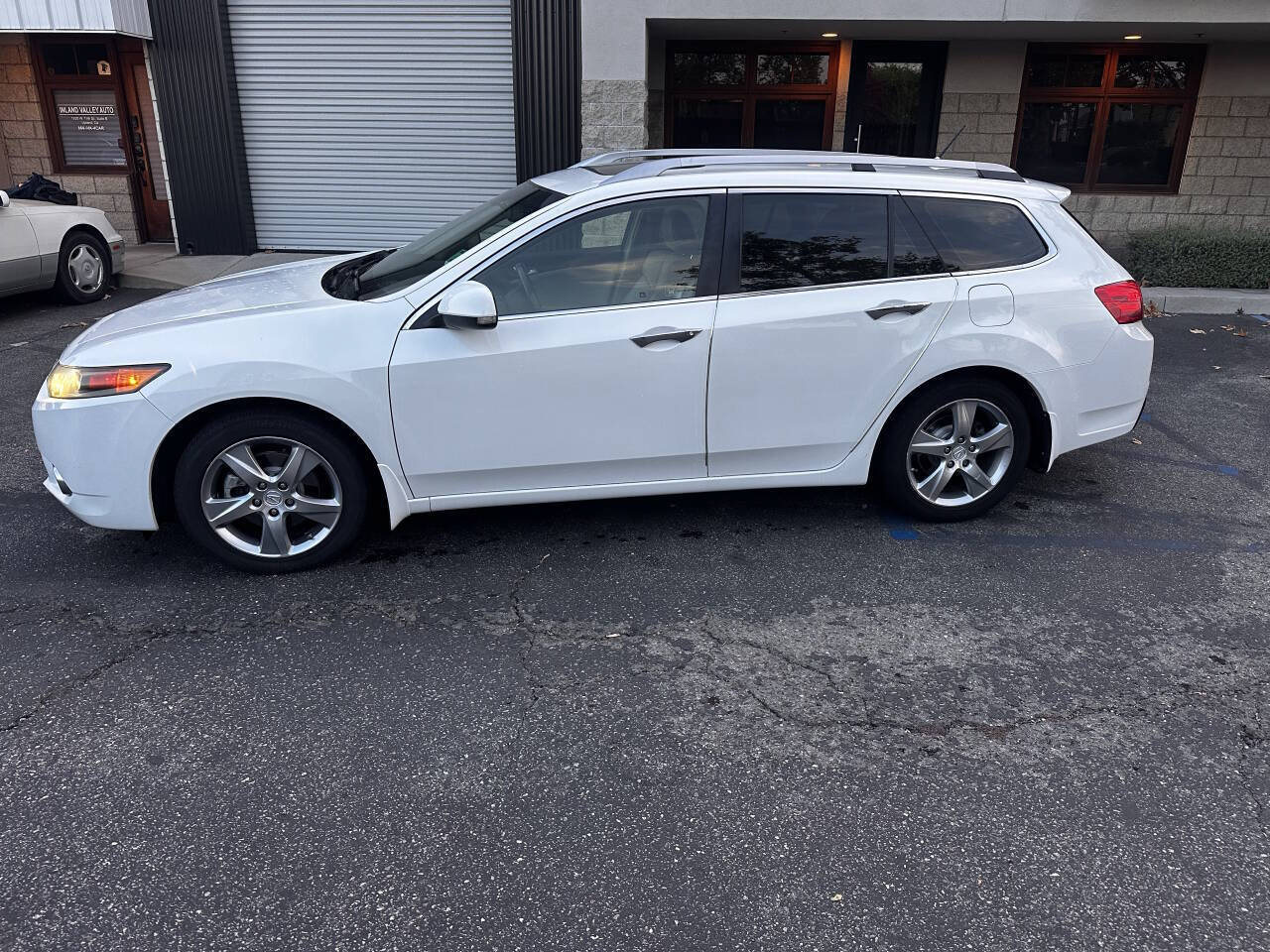 Used 2012 Acura TSX Sport Wagon FWD image 2