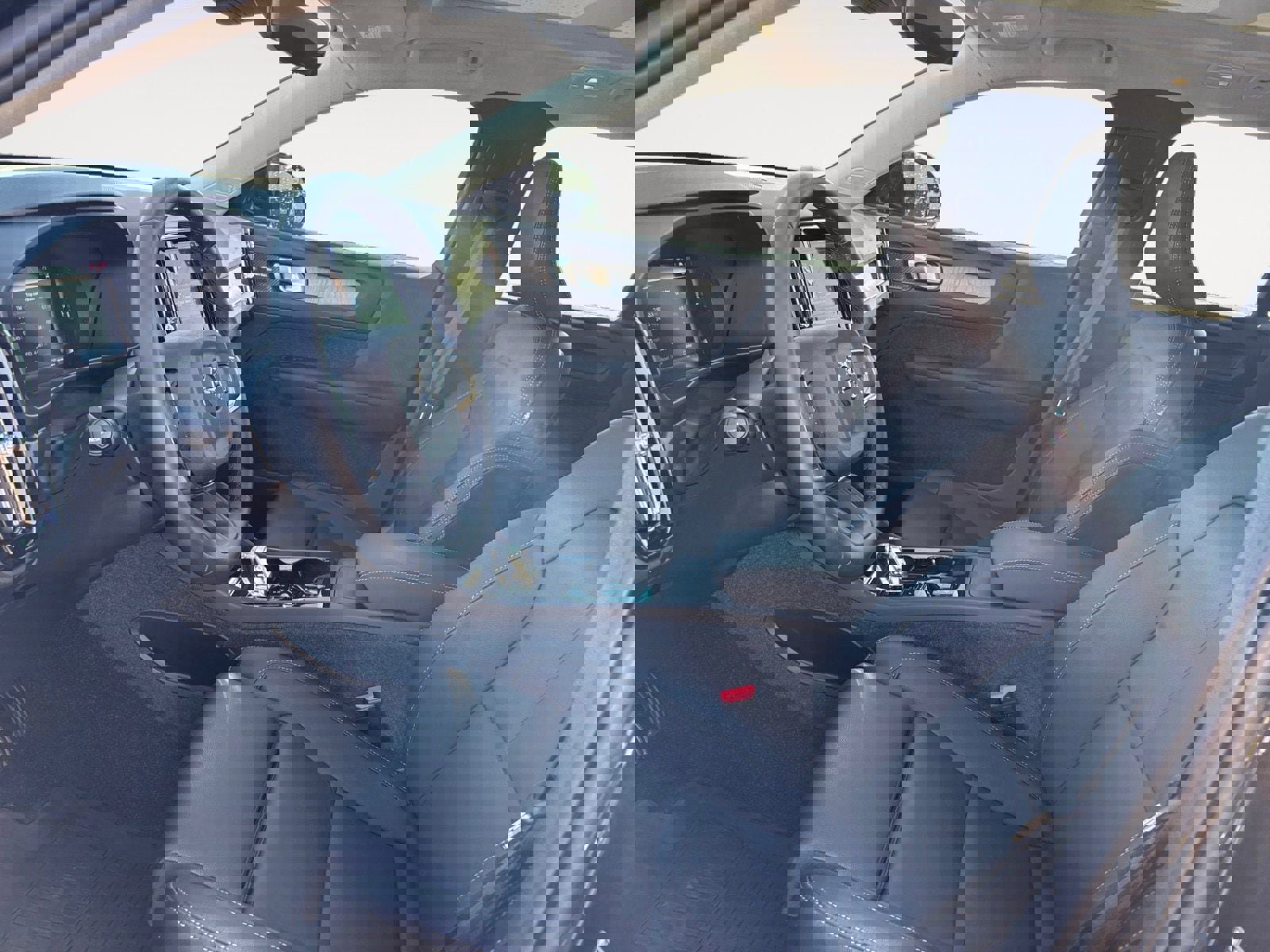 New 2025 Volvo XC40 B5 Plus w/ Protection Package Premier image 9