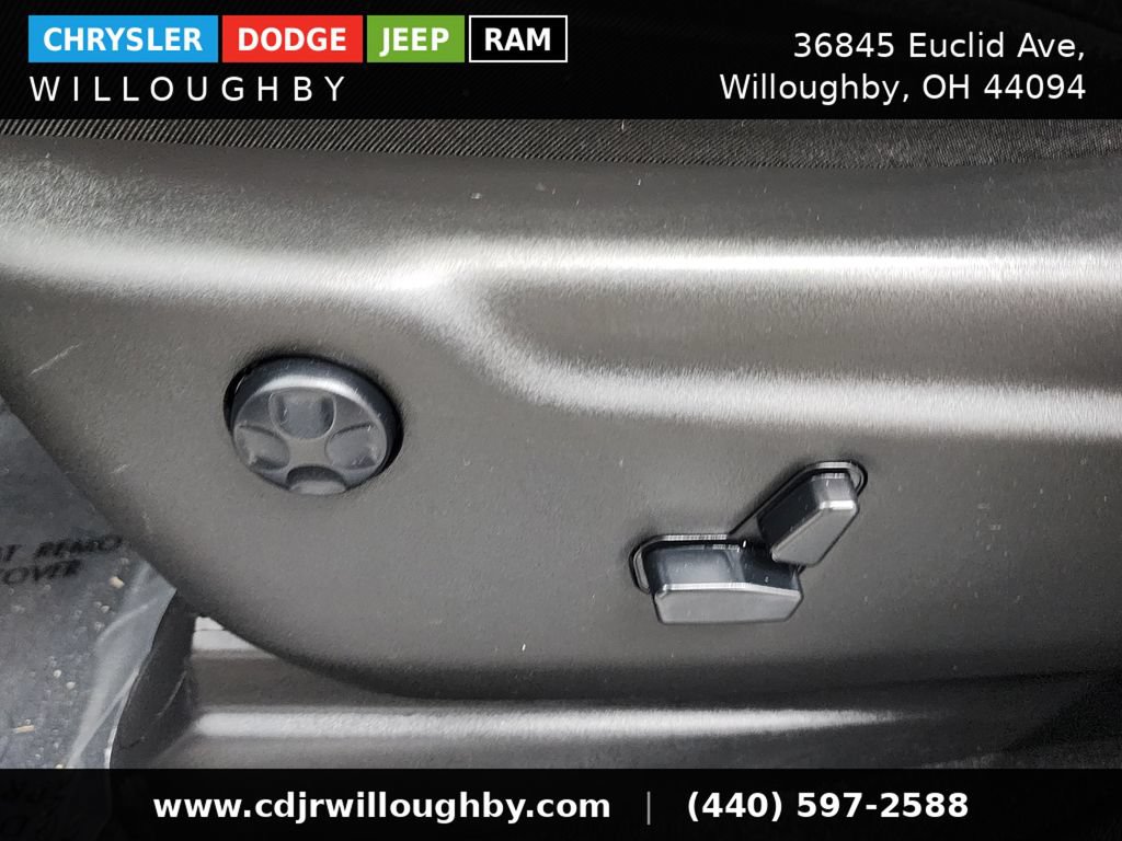 Used 2021 Jeep Grand Cherokee Laredo X AWD/4WD image 16