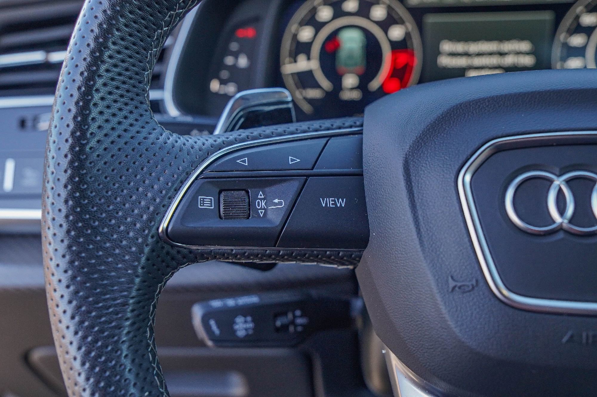 Certified 2023 Audi RS Q8 w/ Black Optic Package image 11