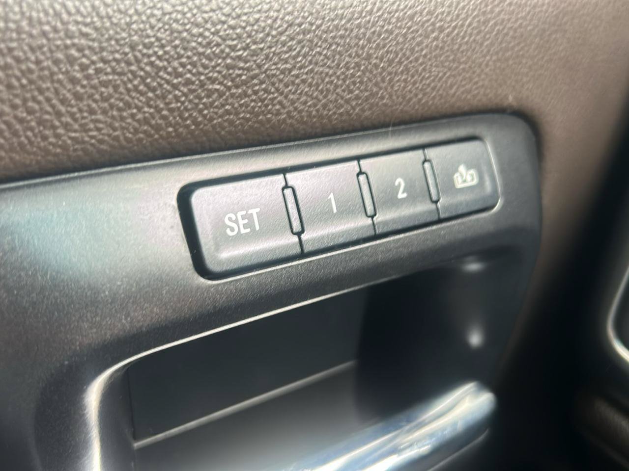 Used 2014 Chevrolet Silverado 1500 LTZ Z71 AWD/4WD image 22
