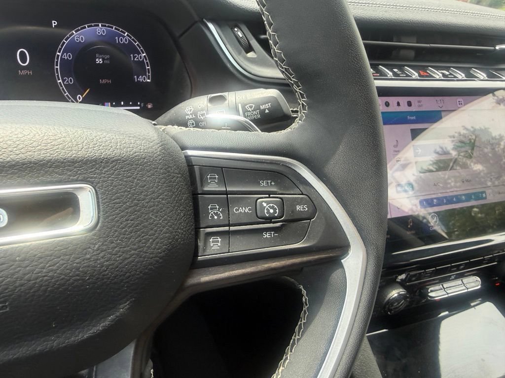 Used 2023 Jeep Grand Cherokee L Limited AWD/4WD image 19