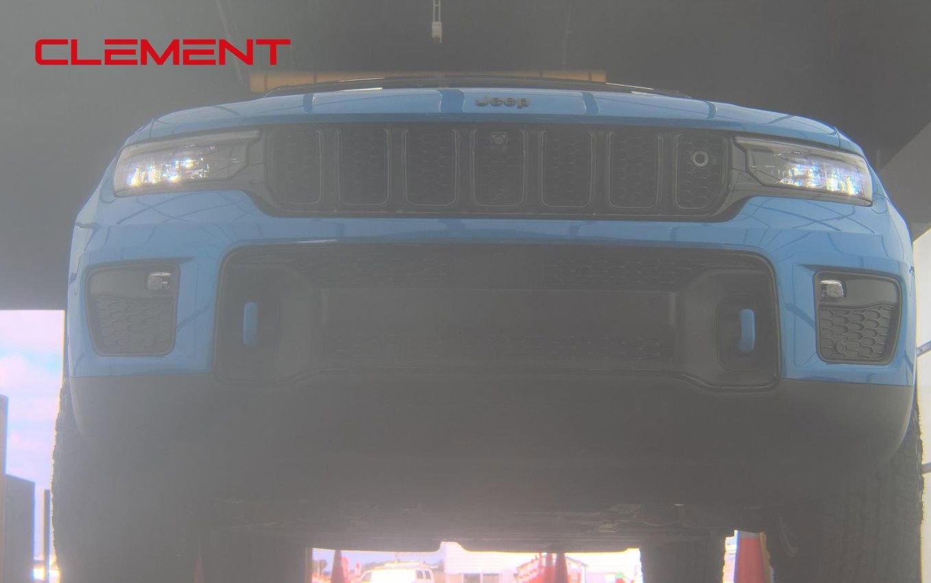 Used 2022 Jeep Grand Cherokee Trailhawk w/ Advanced Protech Group II AWD/4WD image 3