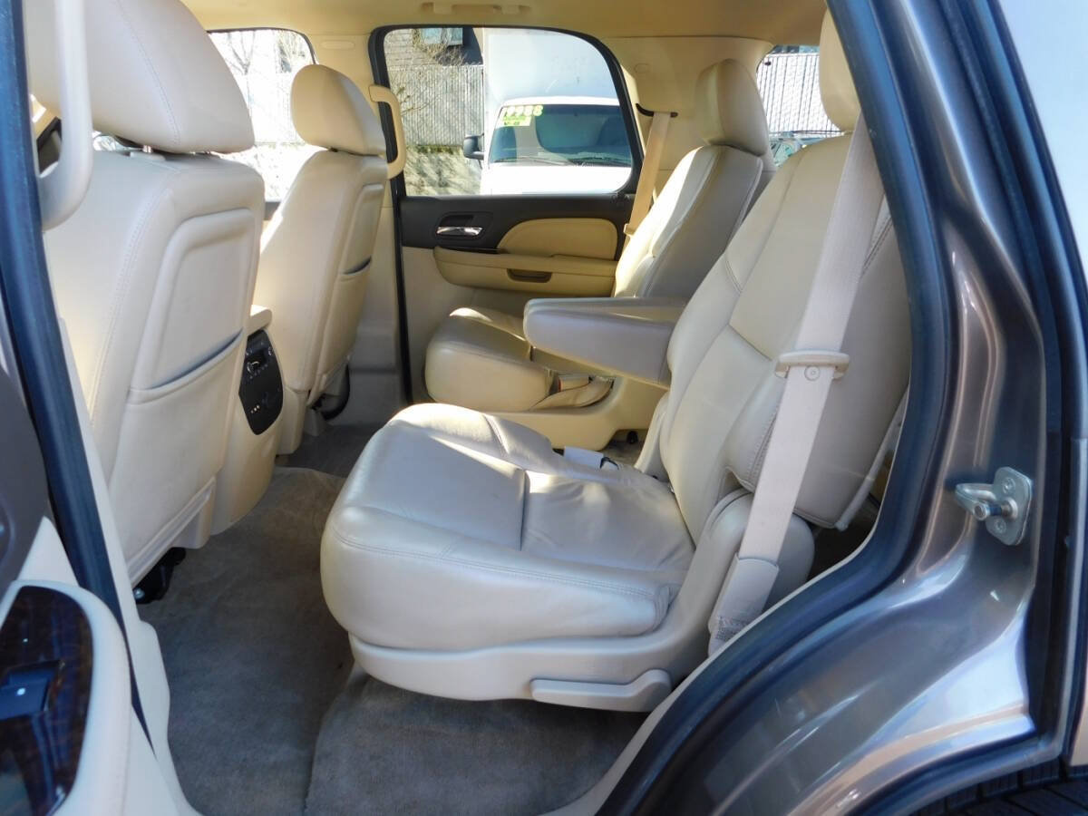 Used 2011 GMC Yukon Denali AWD/4WD image 8