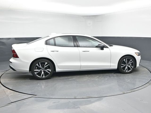 Used 2025 Volvo S60 B5 Core image 8