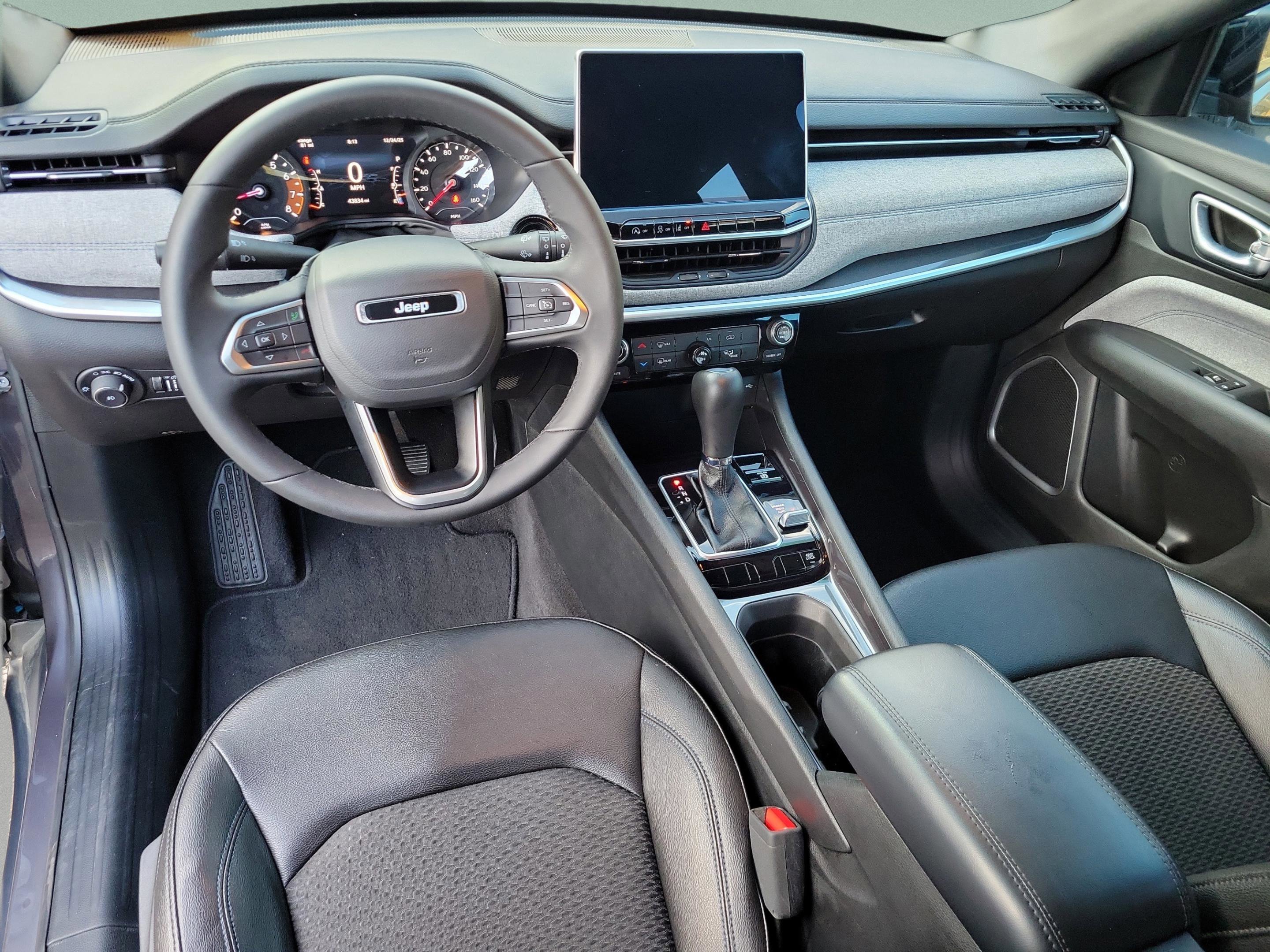 Used 2024 Jeep Compass Latitude image 16