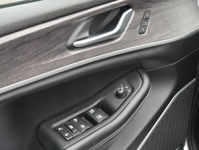 Used 2023 Jeep Grand Cherokee 4WD 4xe w/ Luxury Tech Group II image 16
