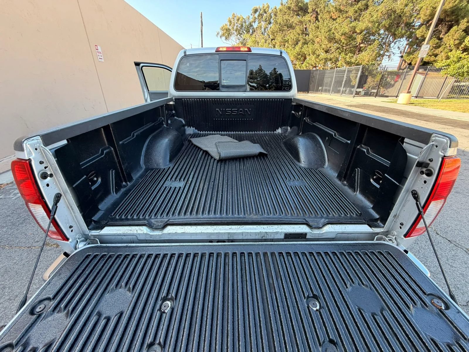 Used 2016 Nissan Frontier SV RWD image 37