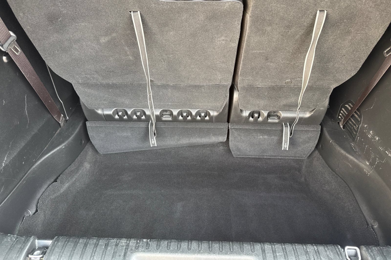 Used 2025 Chrysler Pacifica Limited FWD image 16