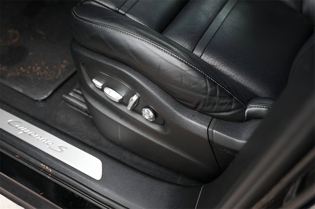 Used 2020 Porsche Cayenne S image 32
