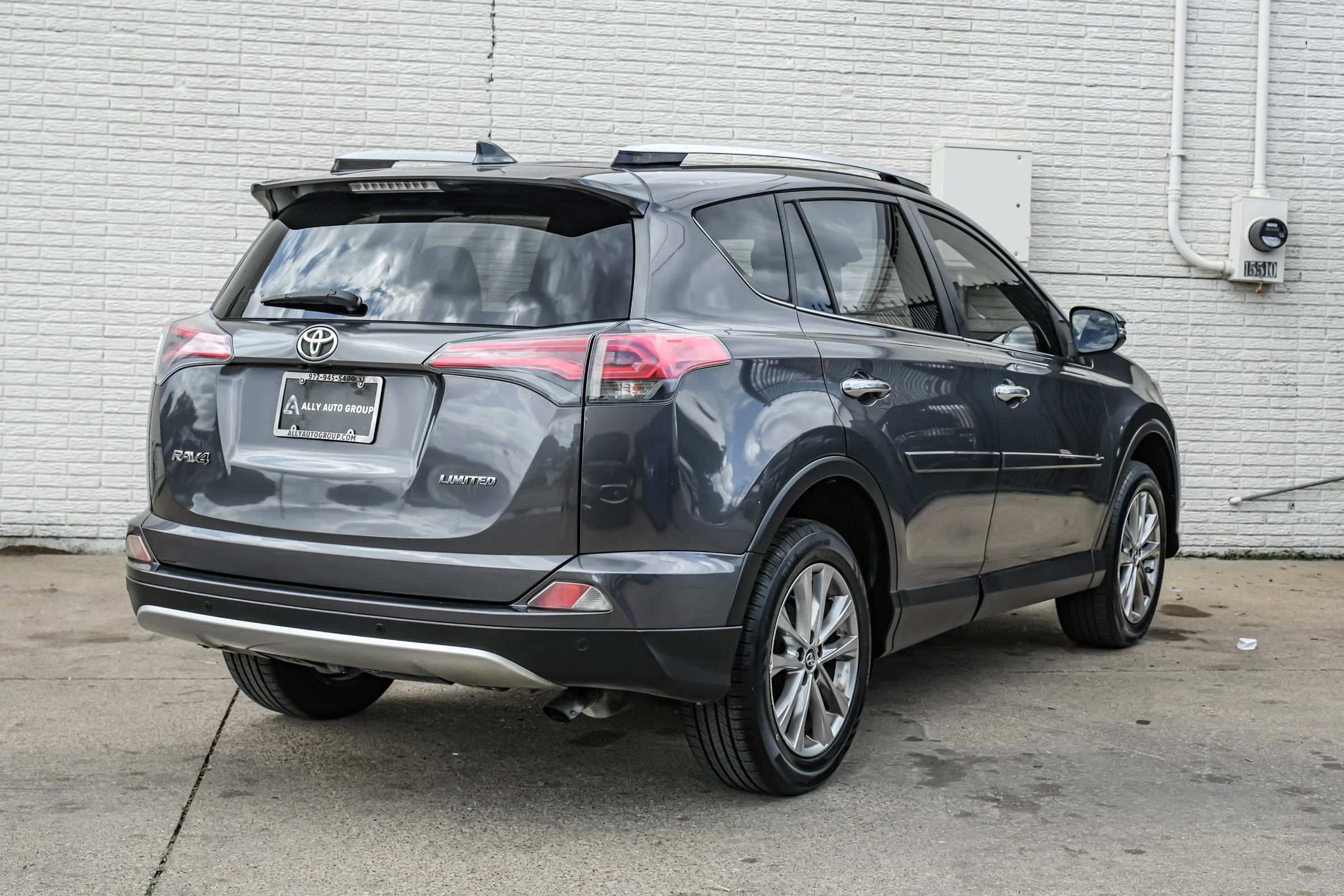 Used 2016 Toyota RAV4 Limited w/ Advanced Technology Package FWD image 8