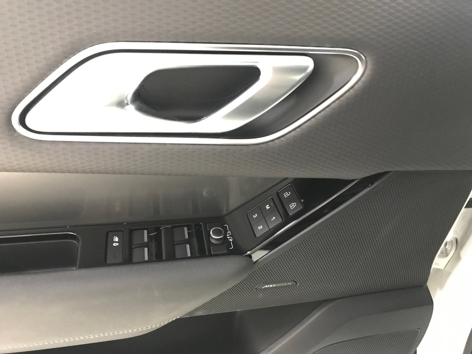 Used 2023 Land Rover Range Rover Velar S image 9