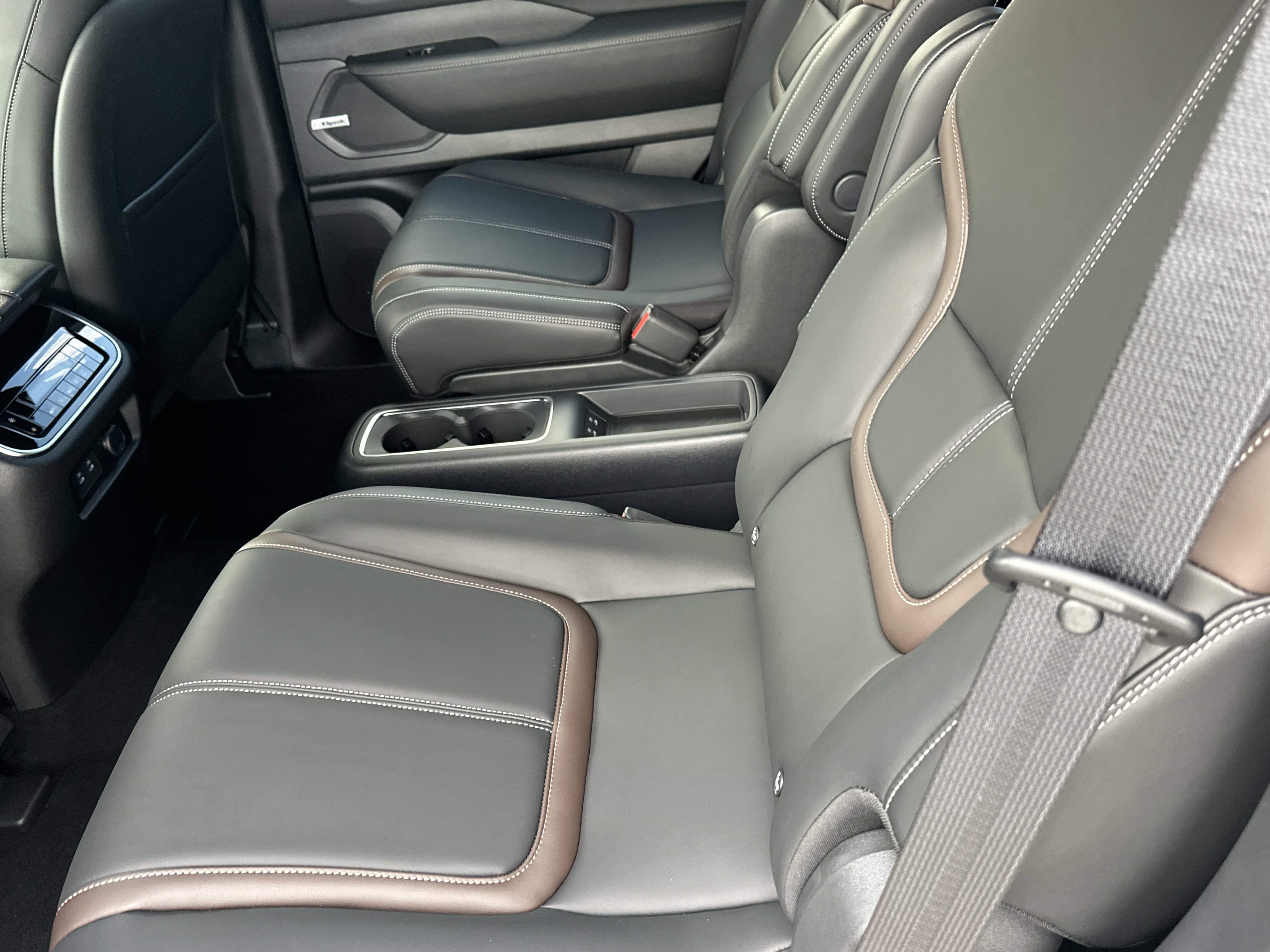 New 2026 Nissan Armada SL w/ Captain's Chari Seat Package image 9