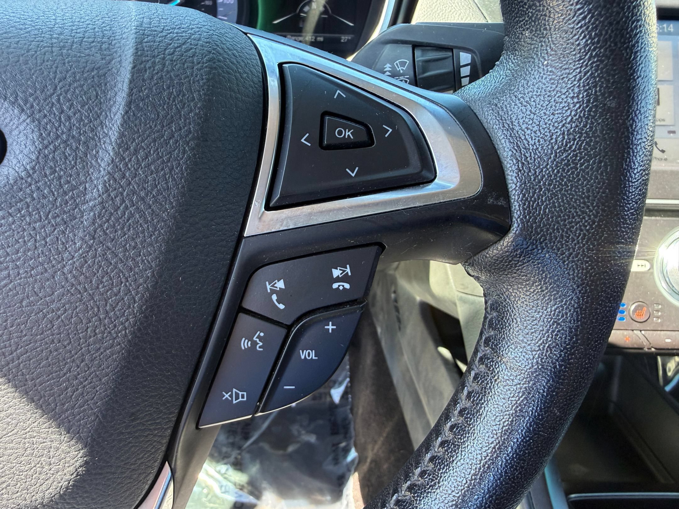 Used 2019 Ford Fusion Energi Titanium FWD image 14