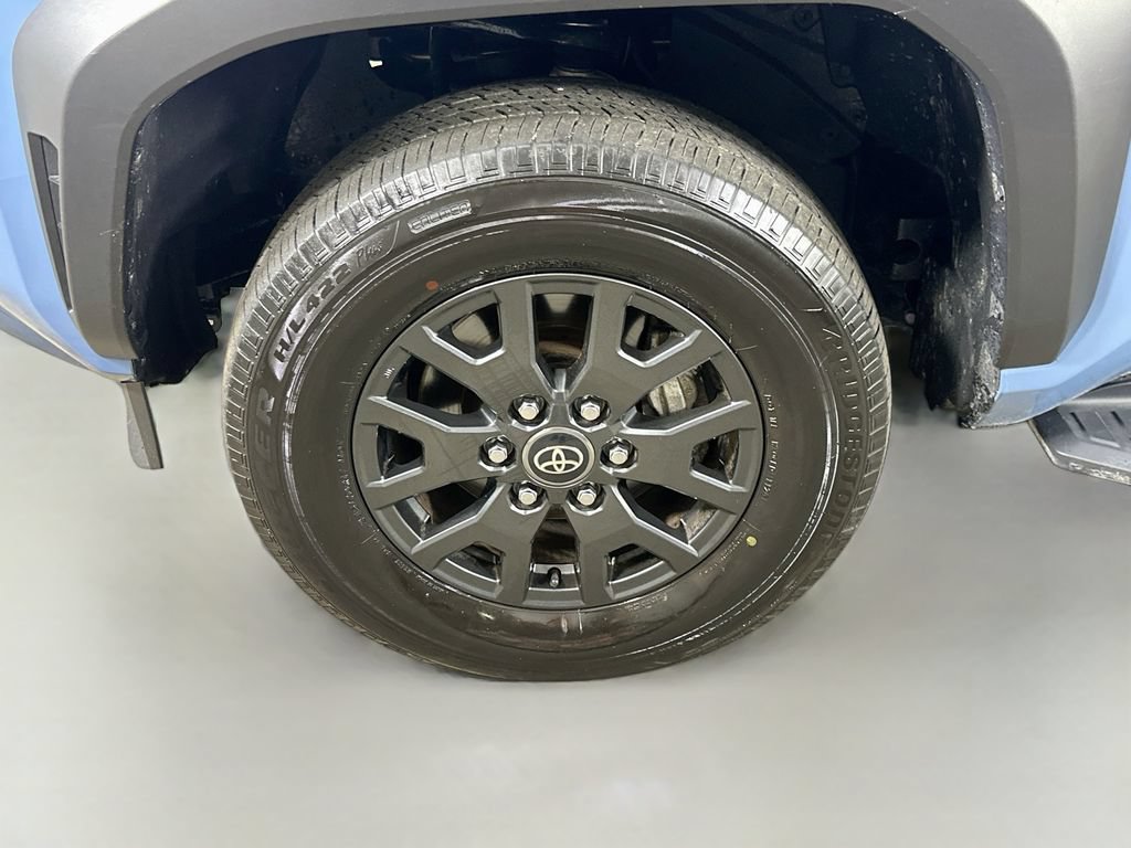 Used 2025 Toyota 4Runner SR5 AWD/4WD image 8