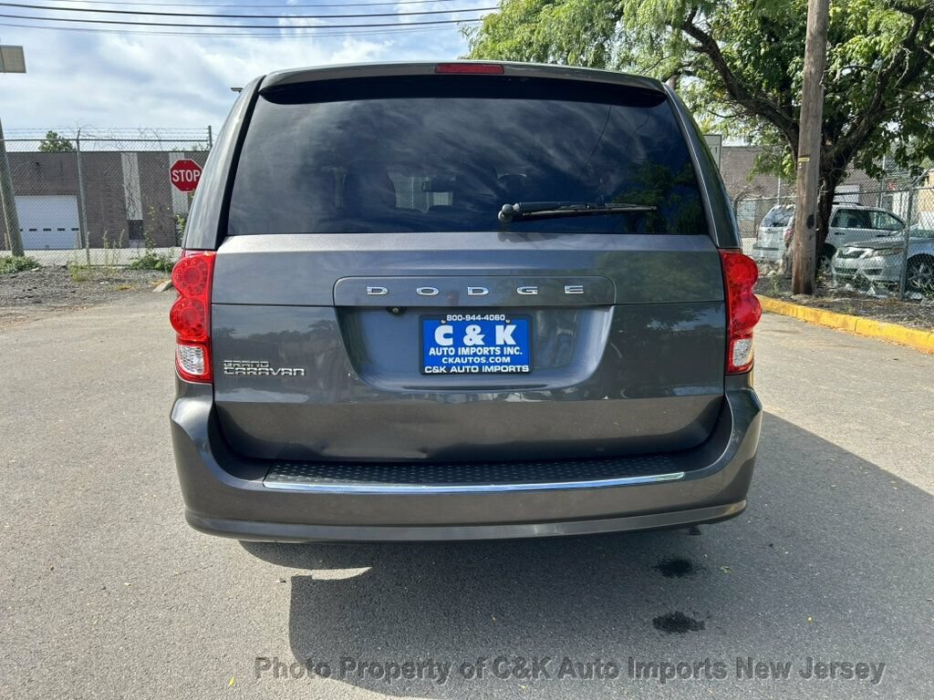 Used 2019 Dodge Grand Caravan SE w/ UConnect Hands-Free Group FWD image 12