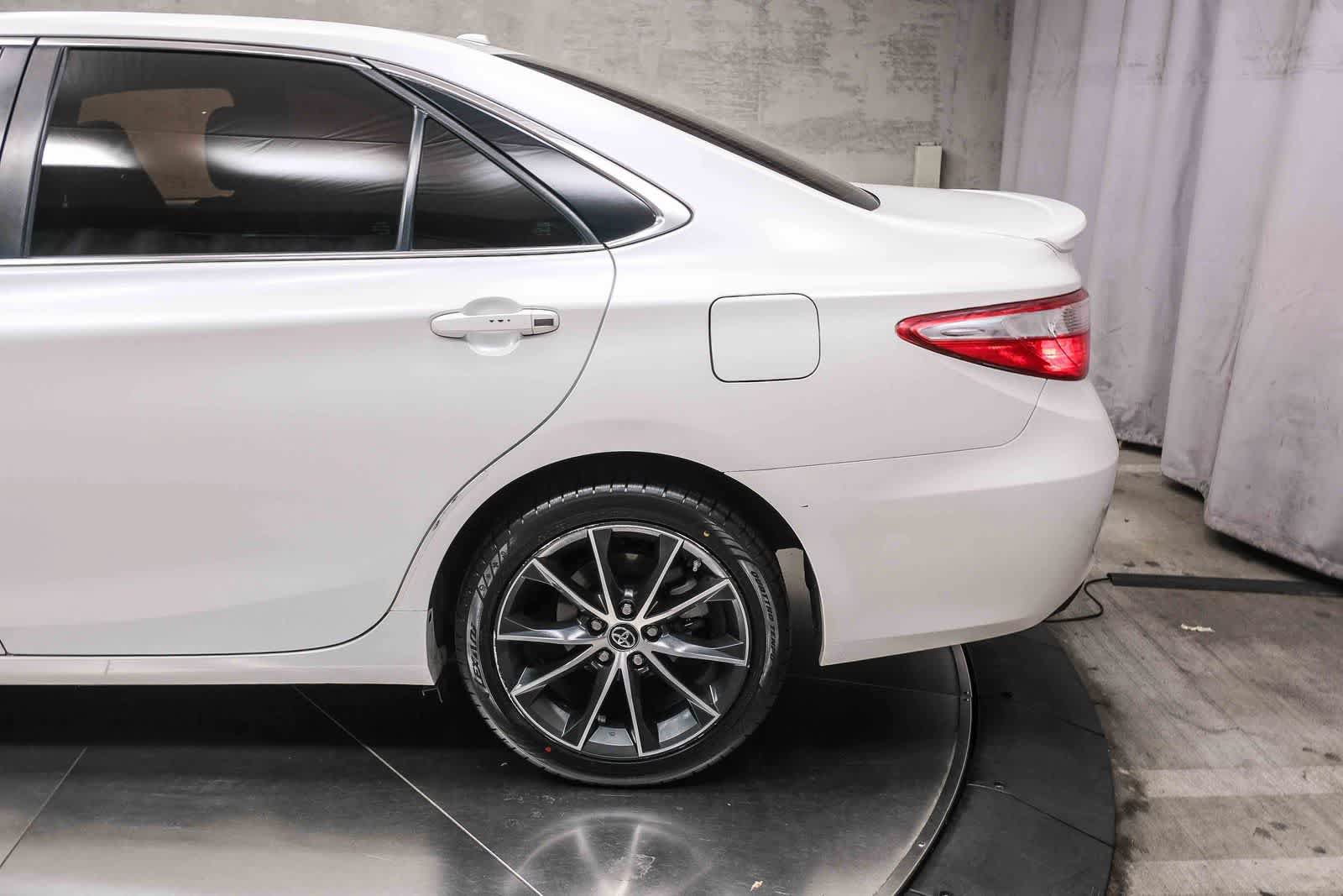 Used 2017 Toyota Camry XSE w/ Moonroof Package FWD image 8