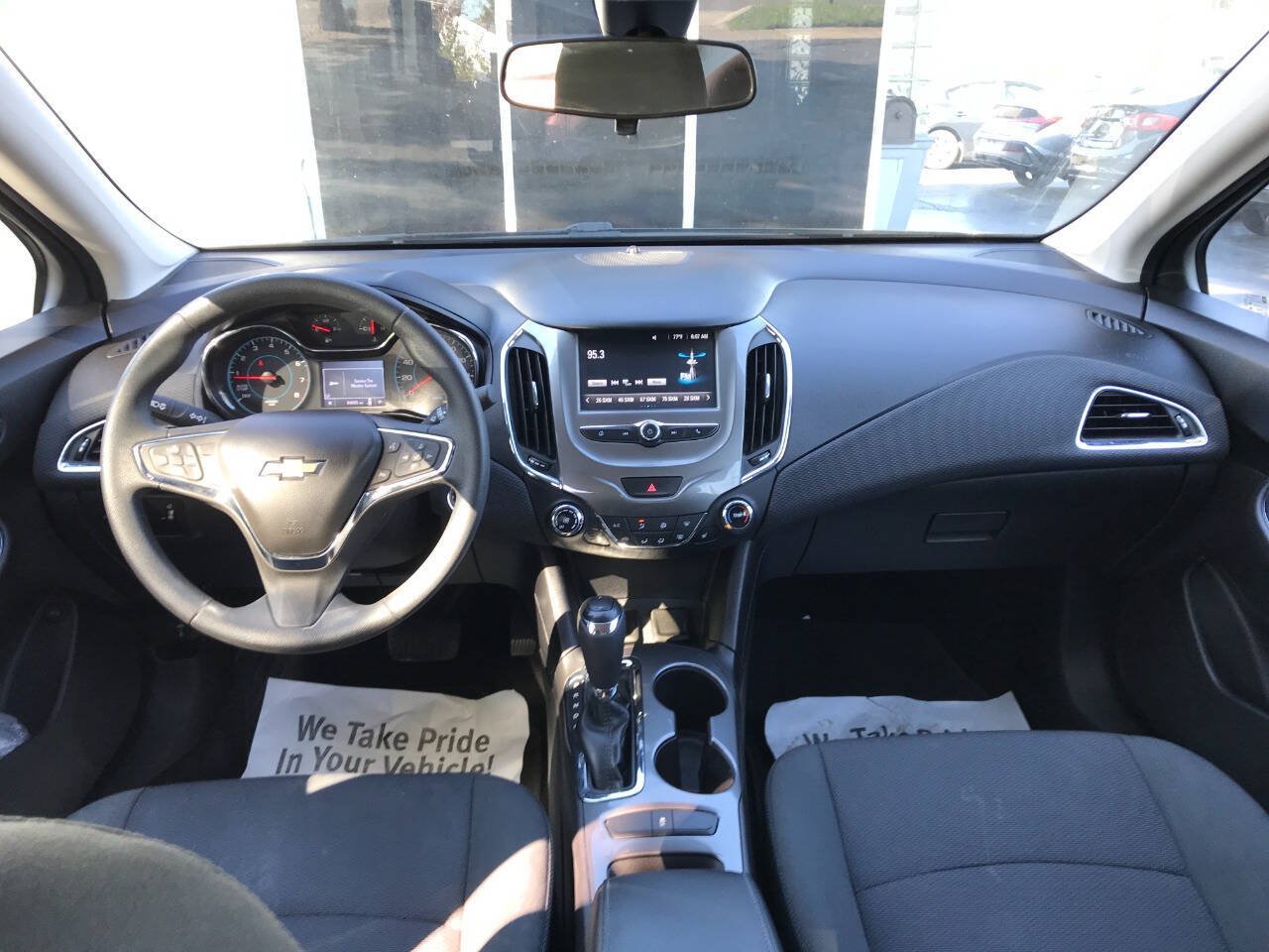 Used 2018 Chevrolet Cruze LT w/ Convenience Package FWD image 11