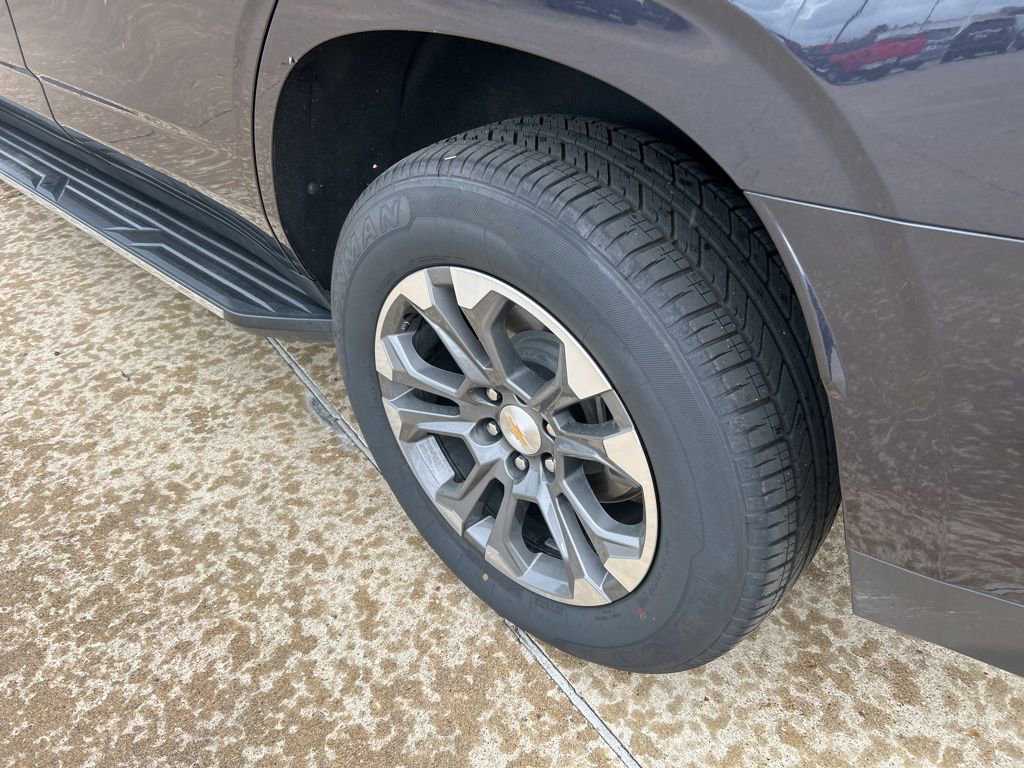 Used 2024 Chevrolet Tahoe LT w/ Luxury Package RWD image 9