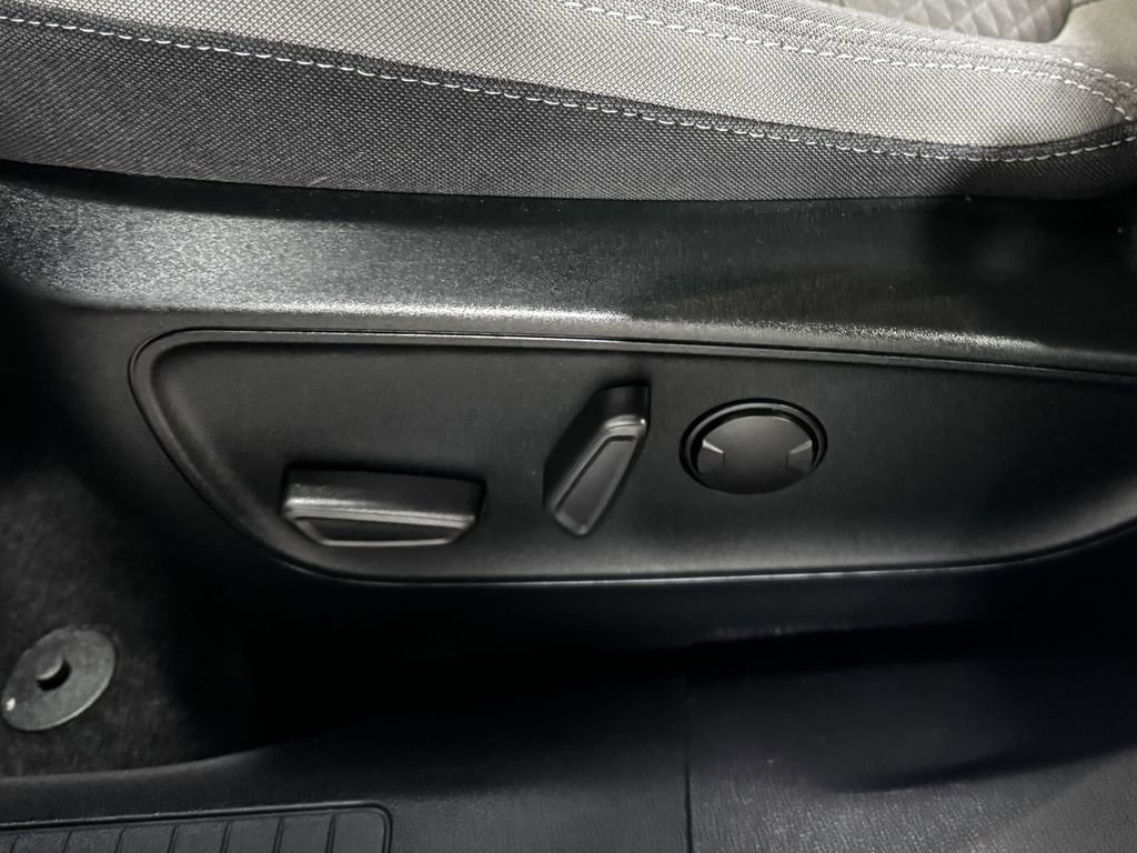 Used 2022 Ford Escape SE FWD image 18