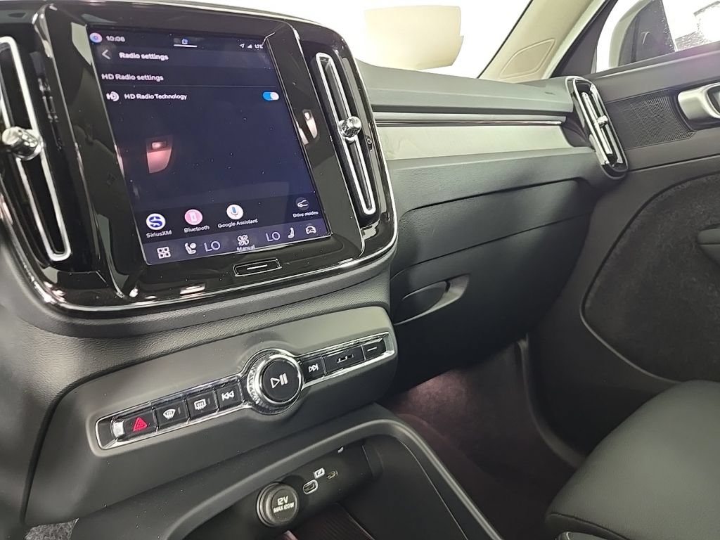 Certified 2026 Volvo XC40 B5 Plus AWD/4WD image 20