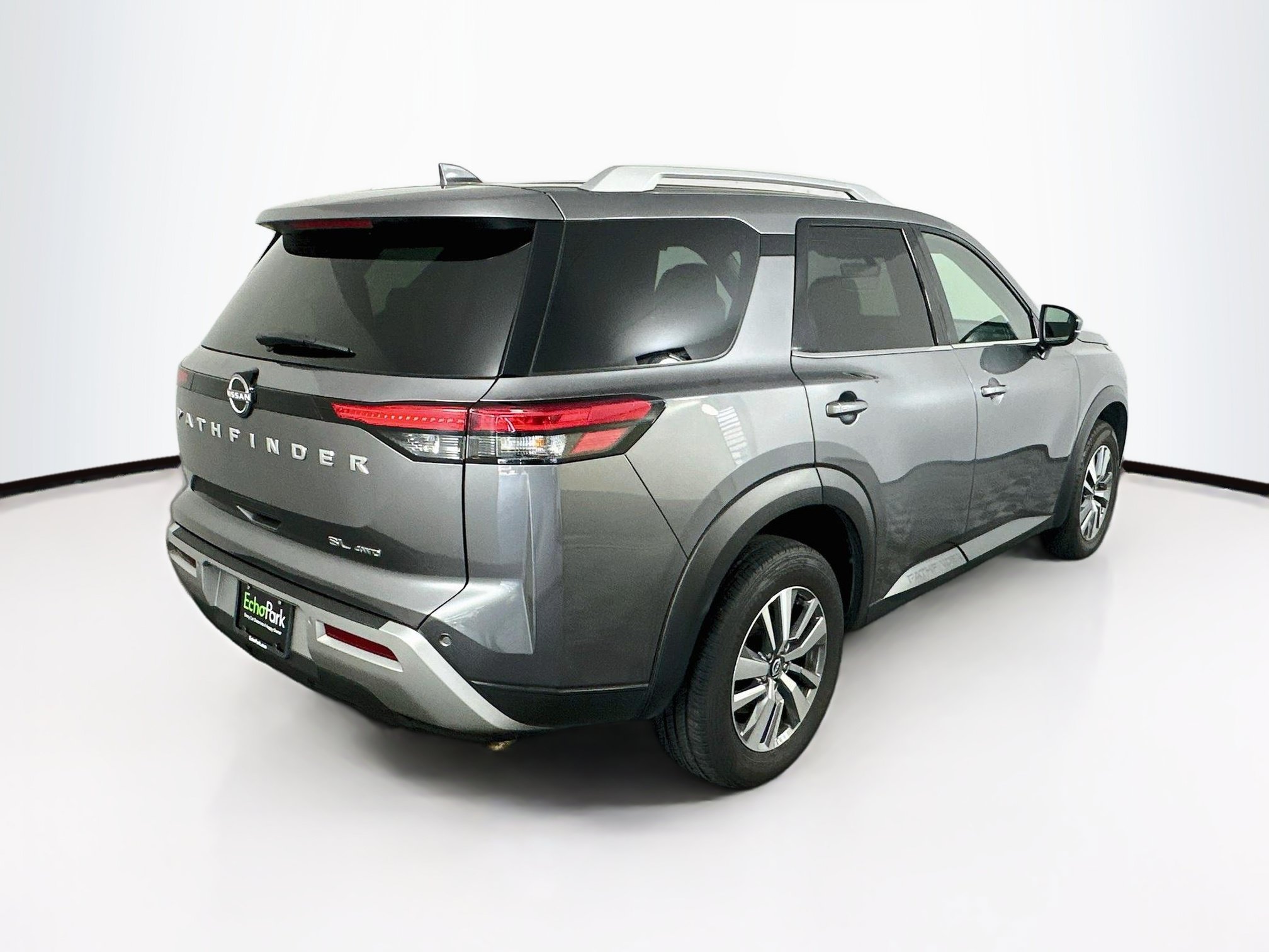 Used 2025 Nissan Pathfinder SL AWD/4WD image 9