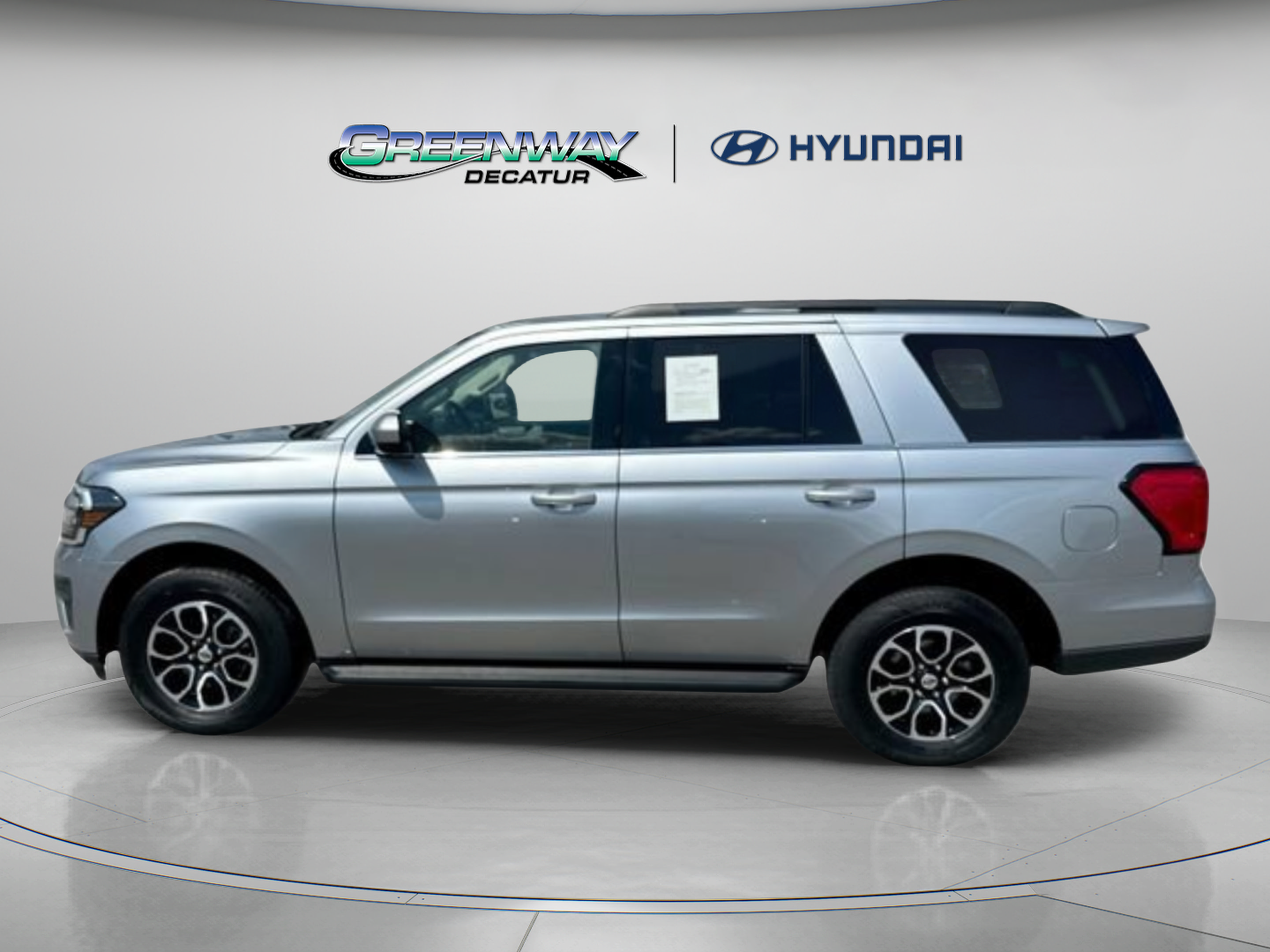 Used 2024 Ford Expedition XLT AWD/4WD image 5
